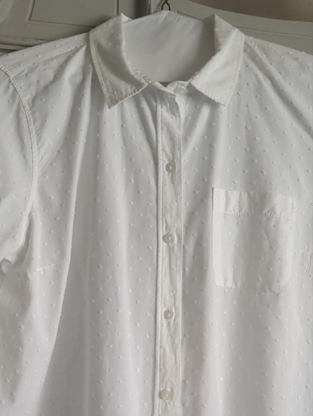 ×Old Navy White Button-Down Shirt